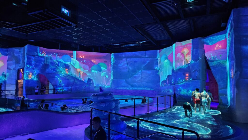 La Crique (Les Abysses de Lumière) at Aquascope, Futuroscope Xperiences – France